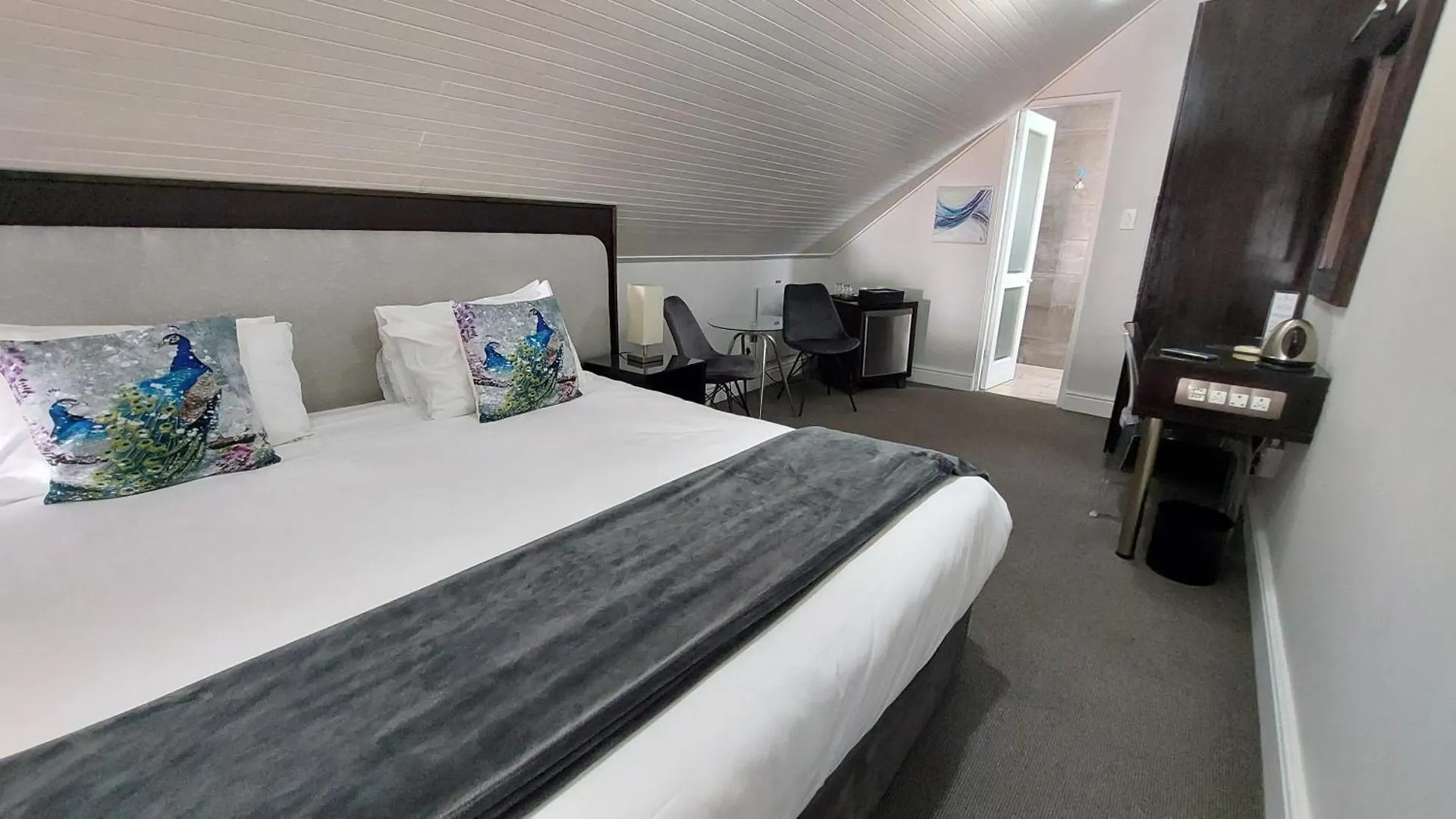 4 On Varneys Guest House Cape Town