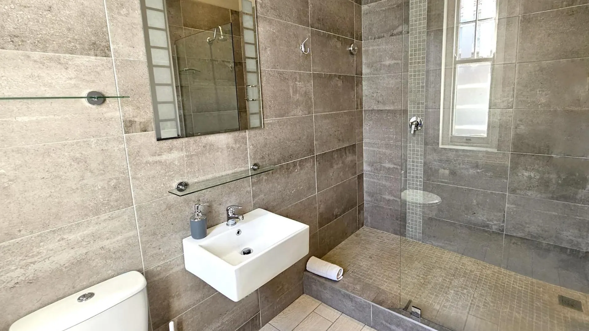 4 On Varneys Guest House Cape Town